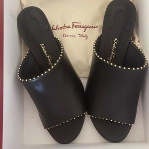 Rubiera 30 black leather studded